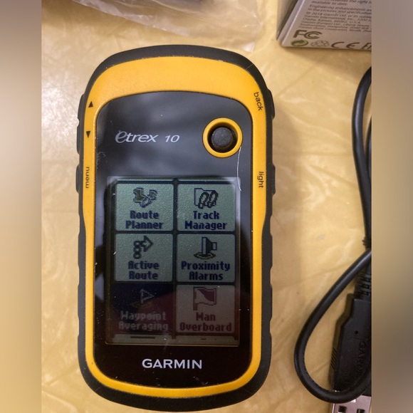 Garmin eTrex 10 Worldwide Handheld GPS Navigator - Picture 3 of 5